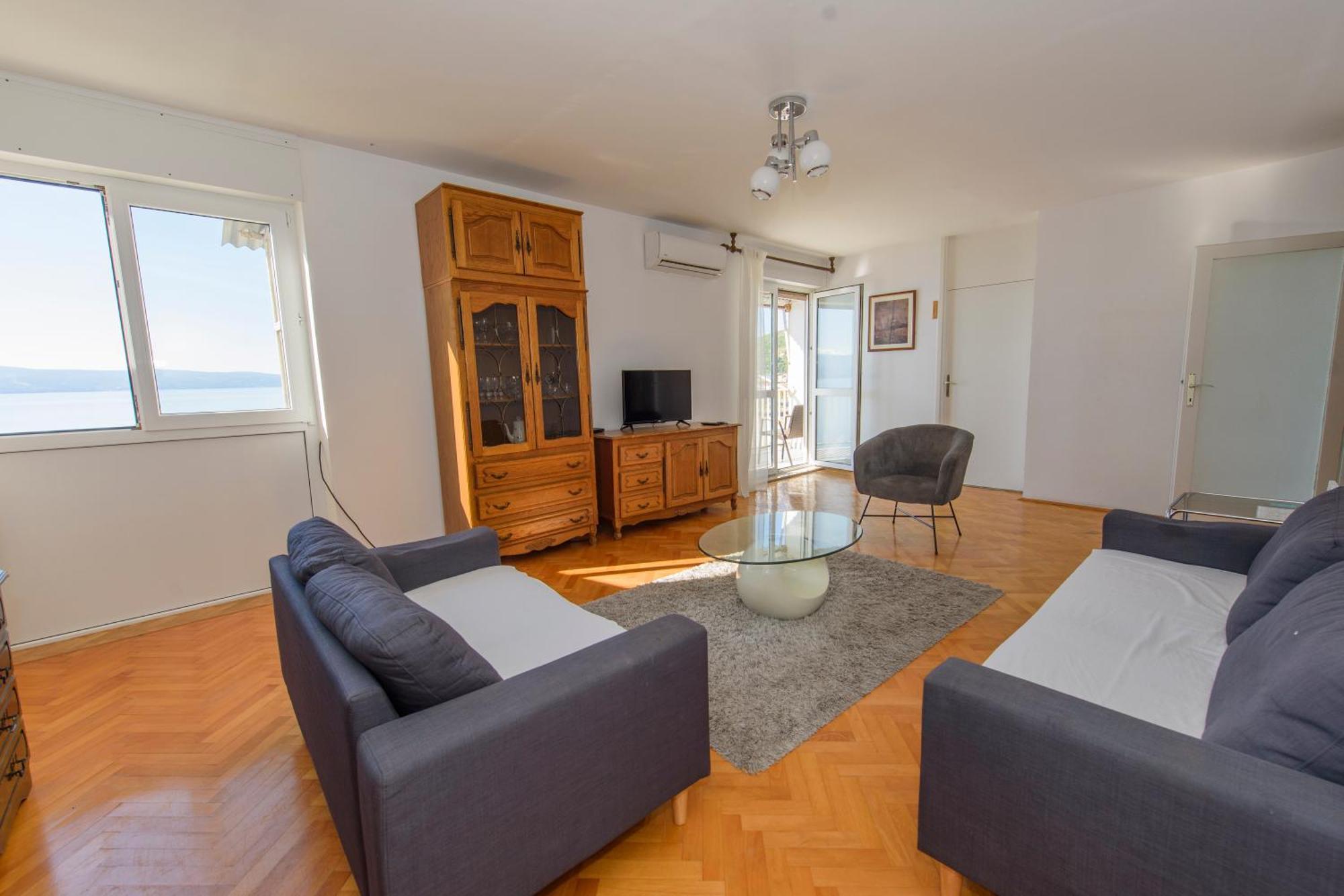 Sunny Apartment Оміш Екстер'єр фото