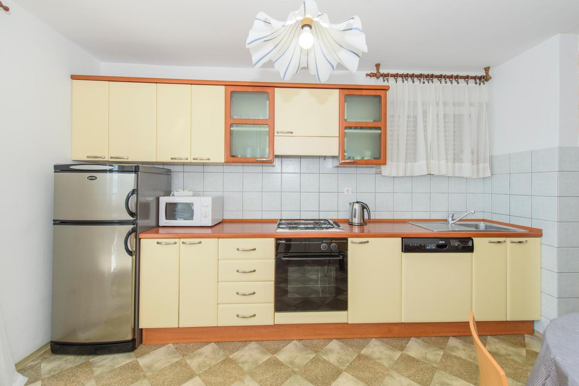 Sunny Apartment Оміш Екстер'єр фото
