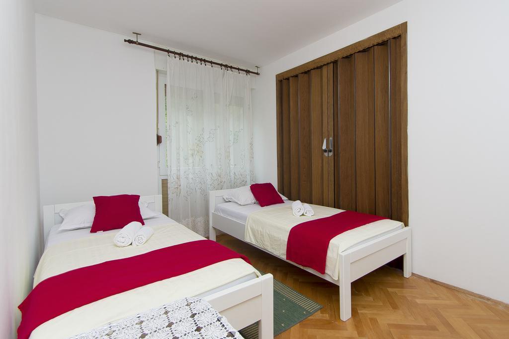 Sunny Apartment Оміш Екстер'єр фото